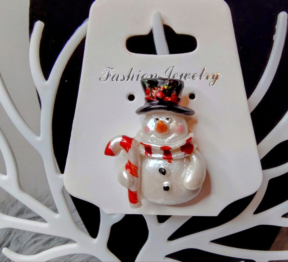 🎄Snowman With Red White Knitted Scarf Holding Candy Cane Lapel Pin